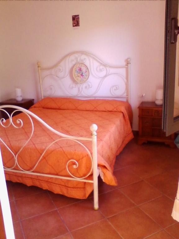 Farm Stay Gli Oleandri Loiri Porto San Paolo Værelse billede
