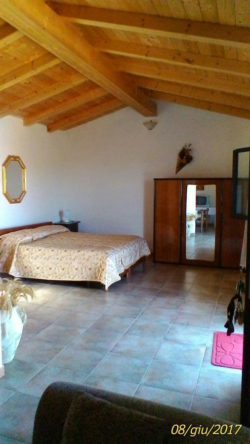 Farm Stay Gli Oleandri Loiri Porto San Paolo Eksteriør billede