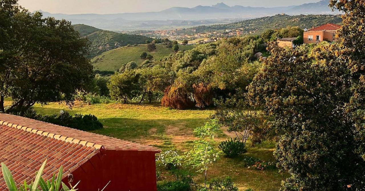 Farm Stay Gli Oleandri Loiri Porto San Paolo Eksteriør billede