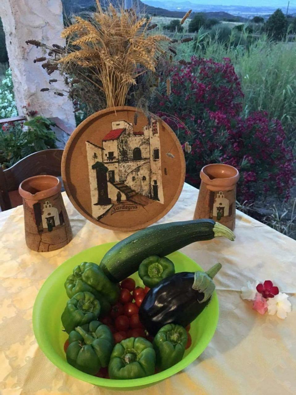 Farm Stay Gli Oleandri Loiri Porto San Paolo Eksteriør billede
