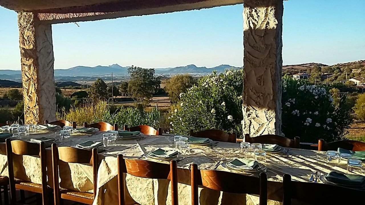 Farm Stay Gli Oleandri Loiri Porto San Paolo Eksteriør billede